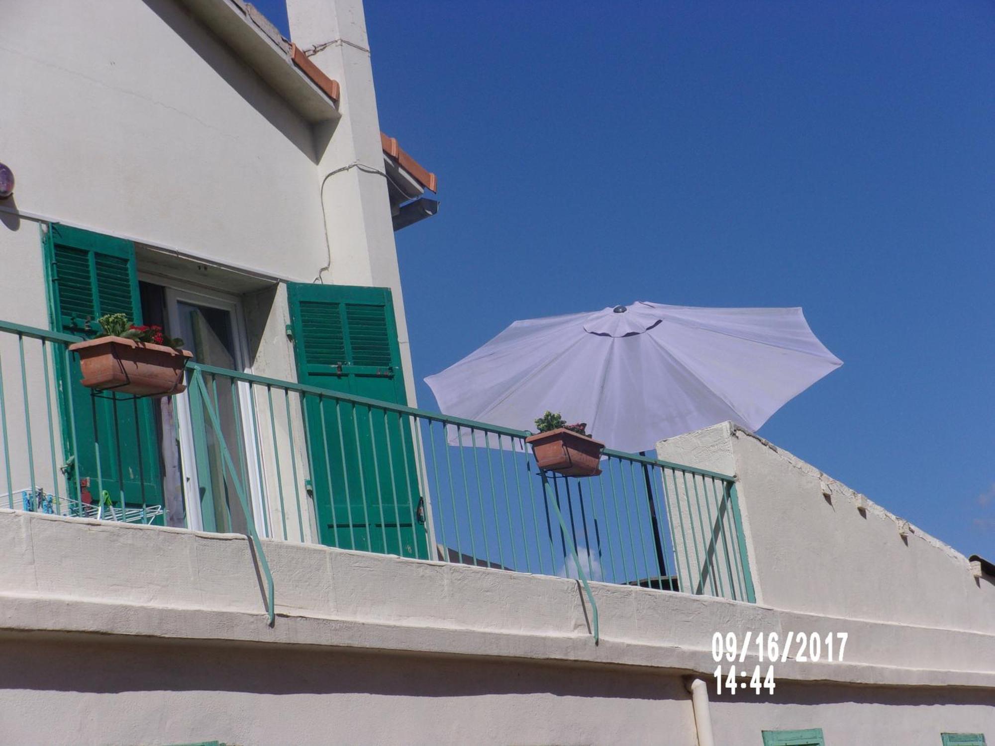 Stud Terras Ville Corniche 2 Pers Stat Gratuit Rue Modif Suivt Possib Et Accord Exclusif Marseilles Exterior foto
